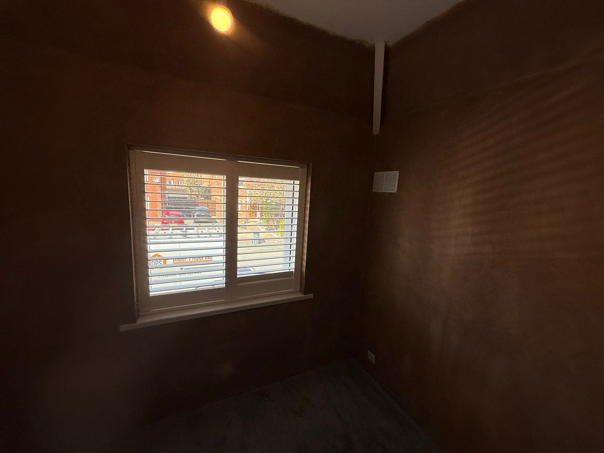 penetrating-damp-treatment-to-bedroom--solihull-v2