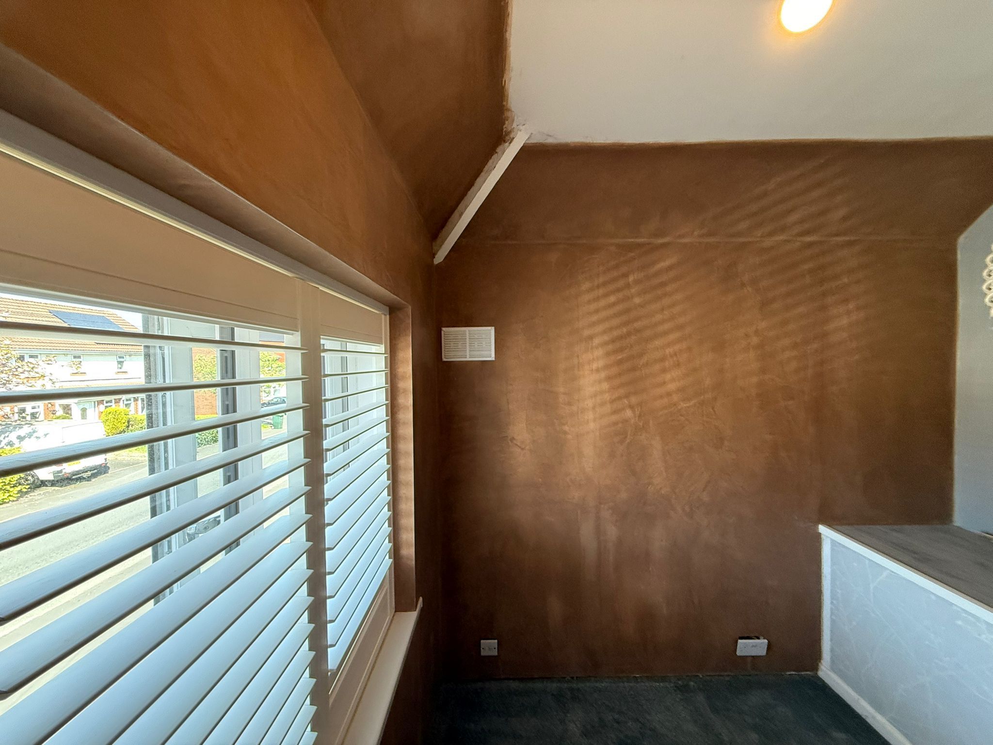 penetrating-damp-treatment-to-bedroom--solihull-v2