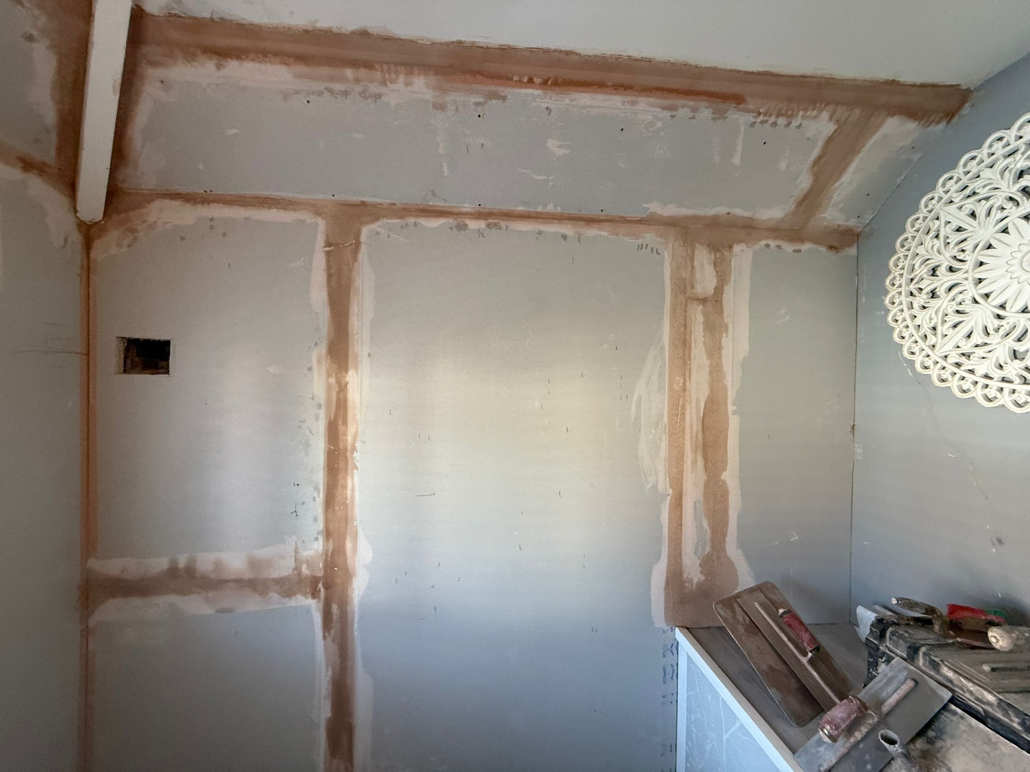 penetrating-damp-treatment-to-bedroom--solihull