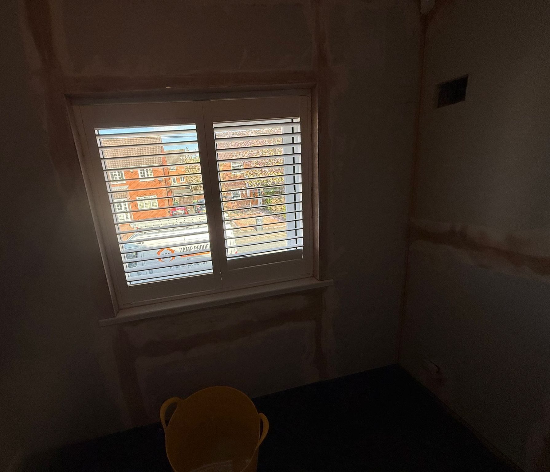 penetrating-damp-treatment-to-bedroom--solihull-v6