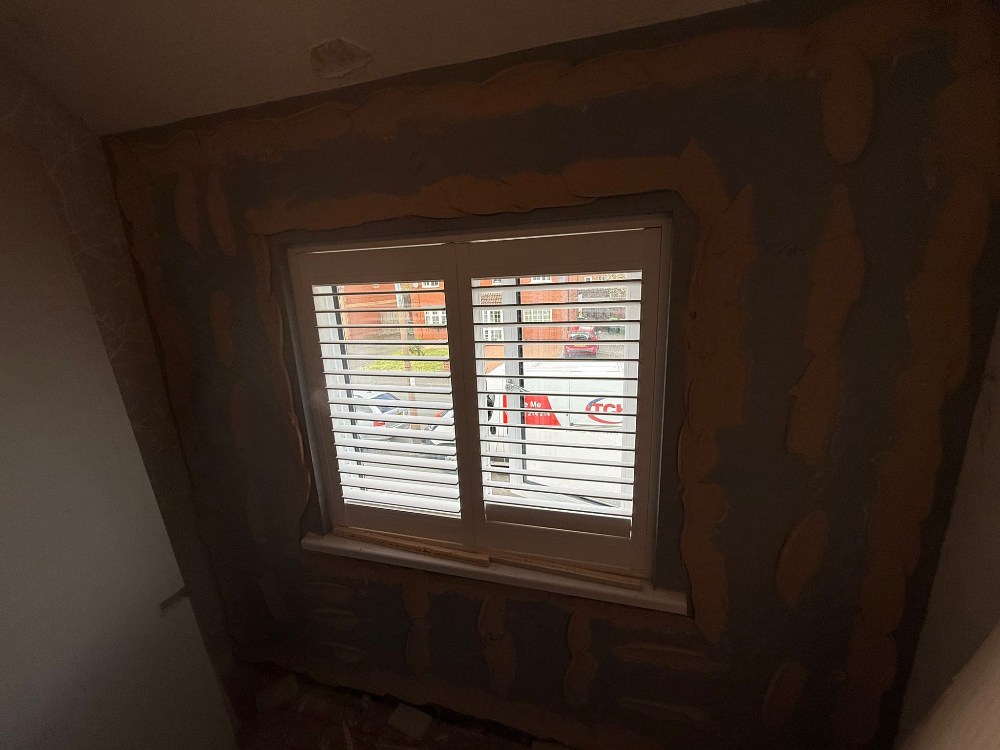 penetrating-damp-treatment-to-bedroom--solihull-v6